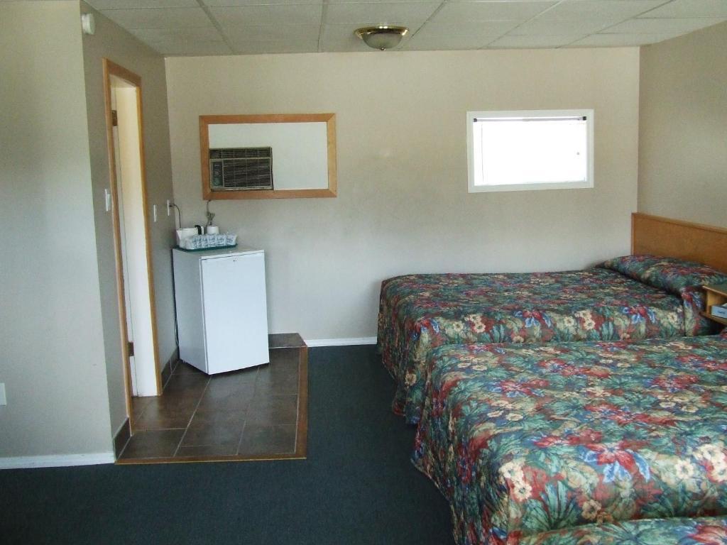 Ponderosa Motor Inn Golden Room photo